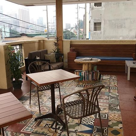 1 River Central Hostel Makati City Exterior photo