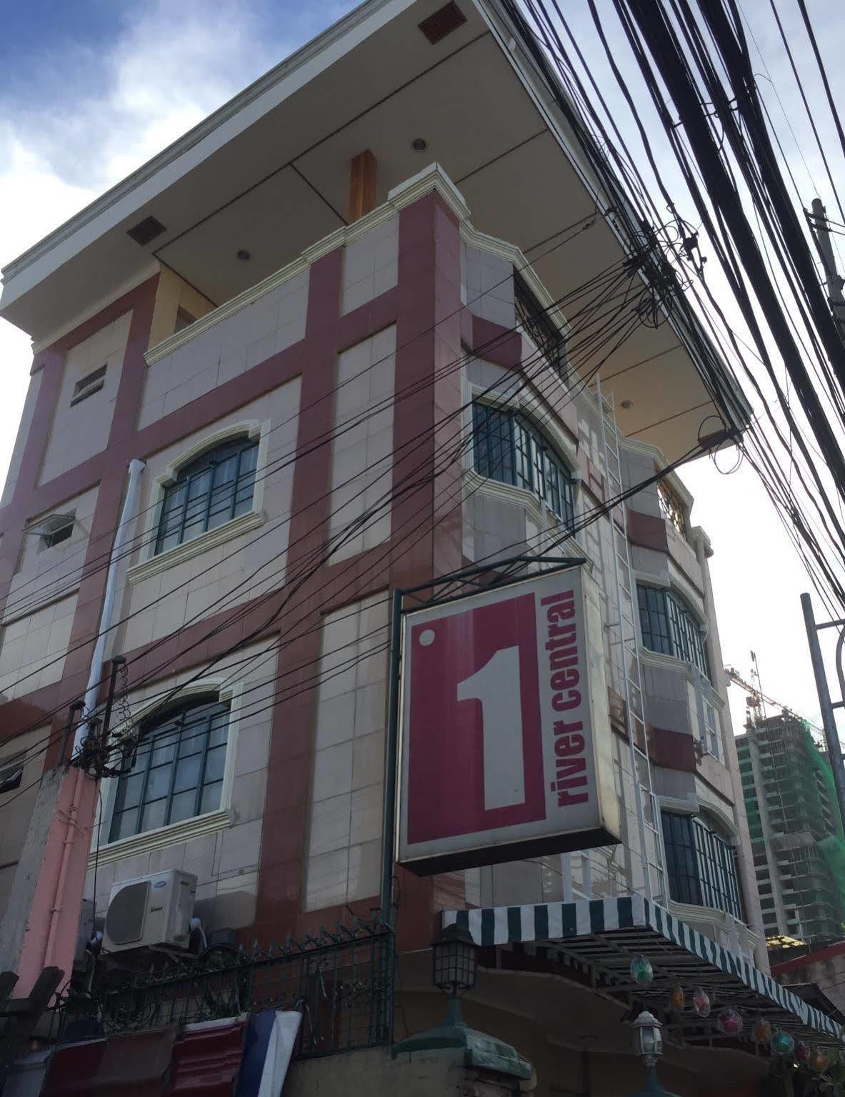1 River Central Hostel Makati City Exterior photo